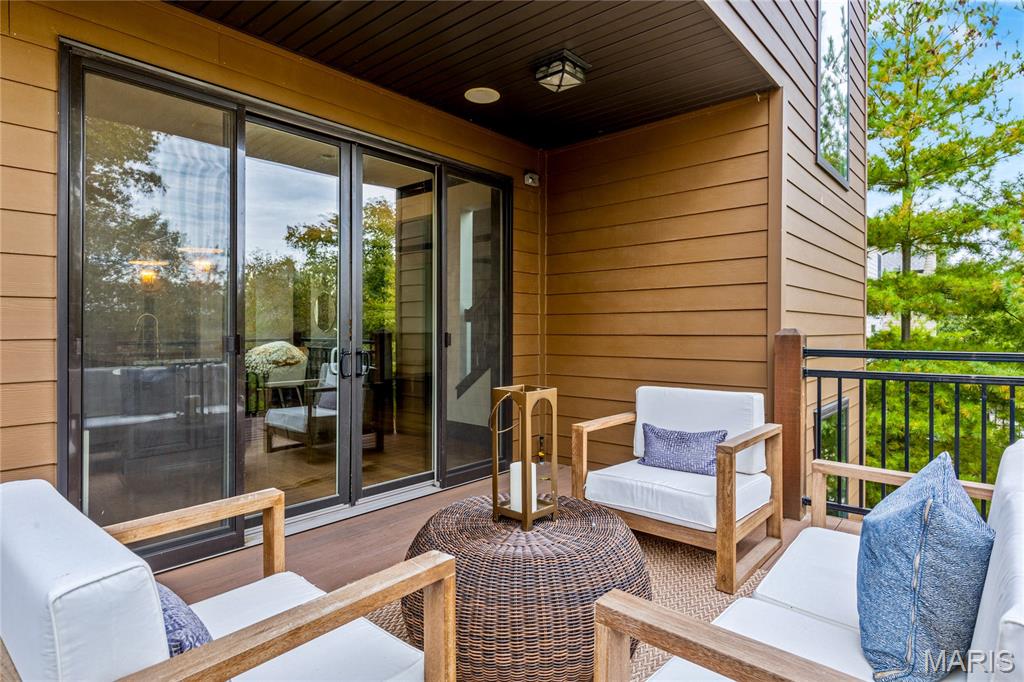 7233 Forsyth Boulevard