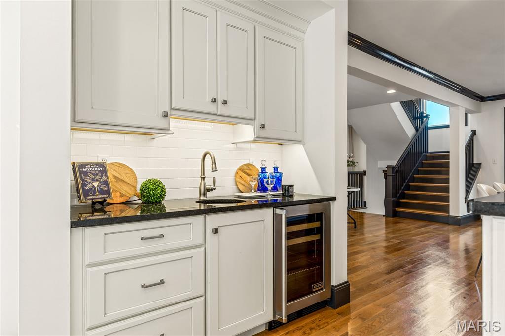 7233 Forsyth Boulevard