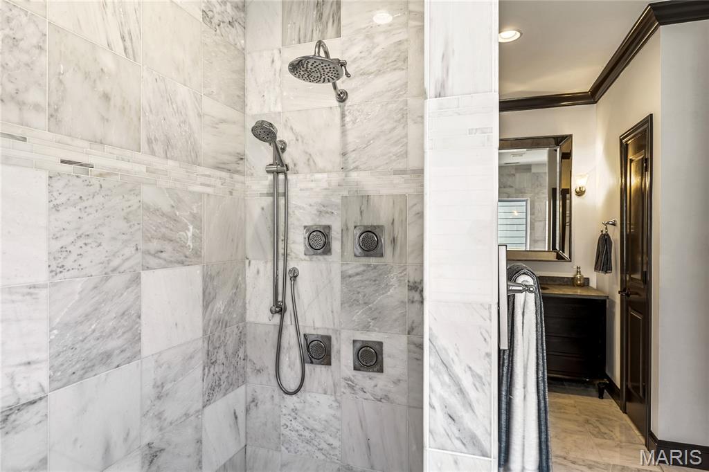 7233 Forsyth Boulevard