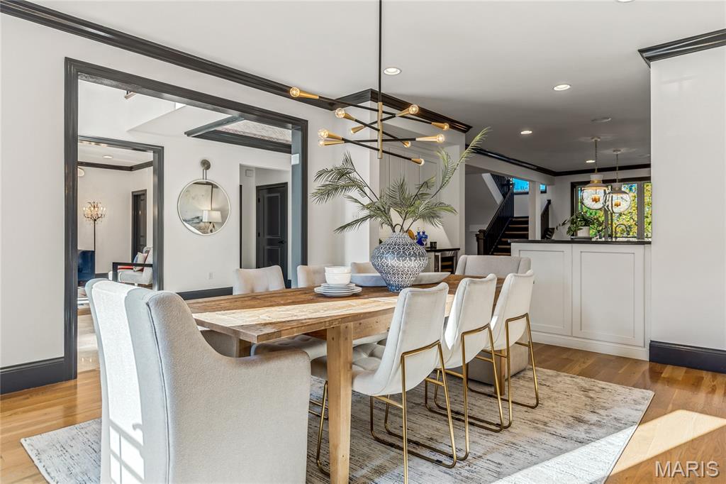 7233 Forsyth Boulevard