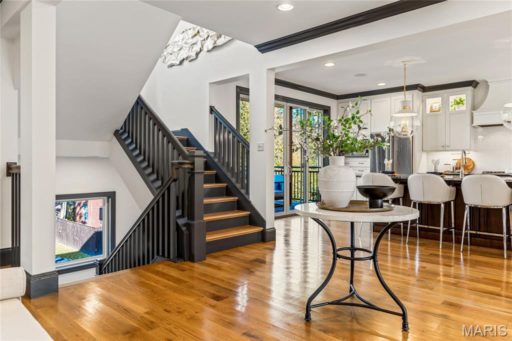 7233 Forsyth Boulevard