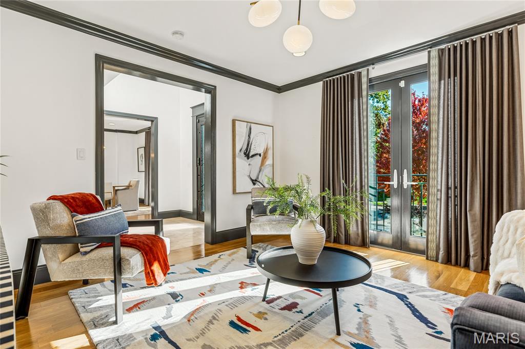 7233 Forsyth Boulevard