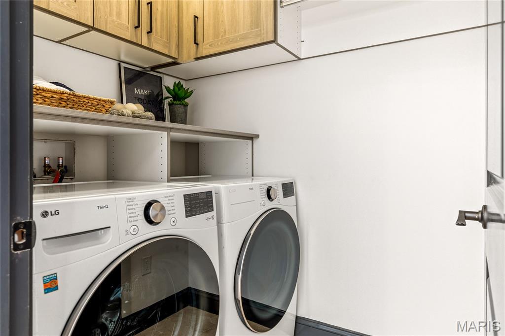 7233 Forsyth Boulevard