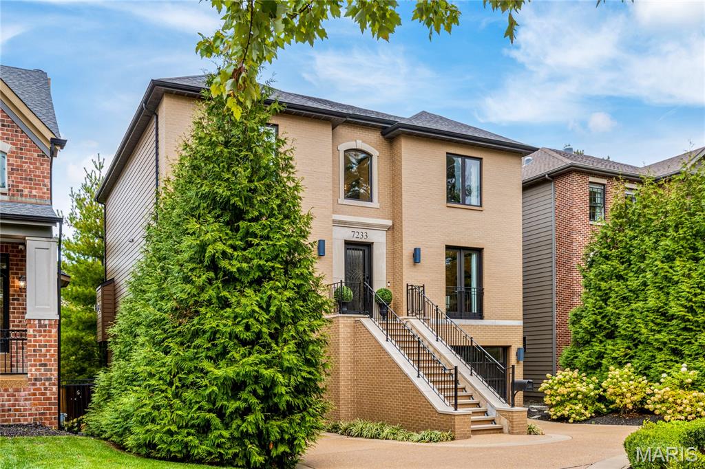 7233 Forsyth Boulevard