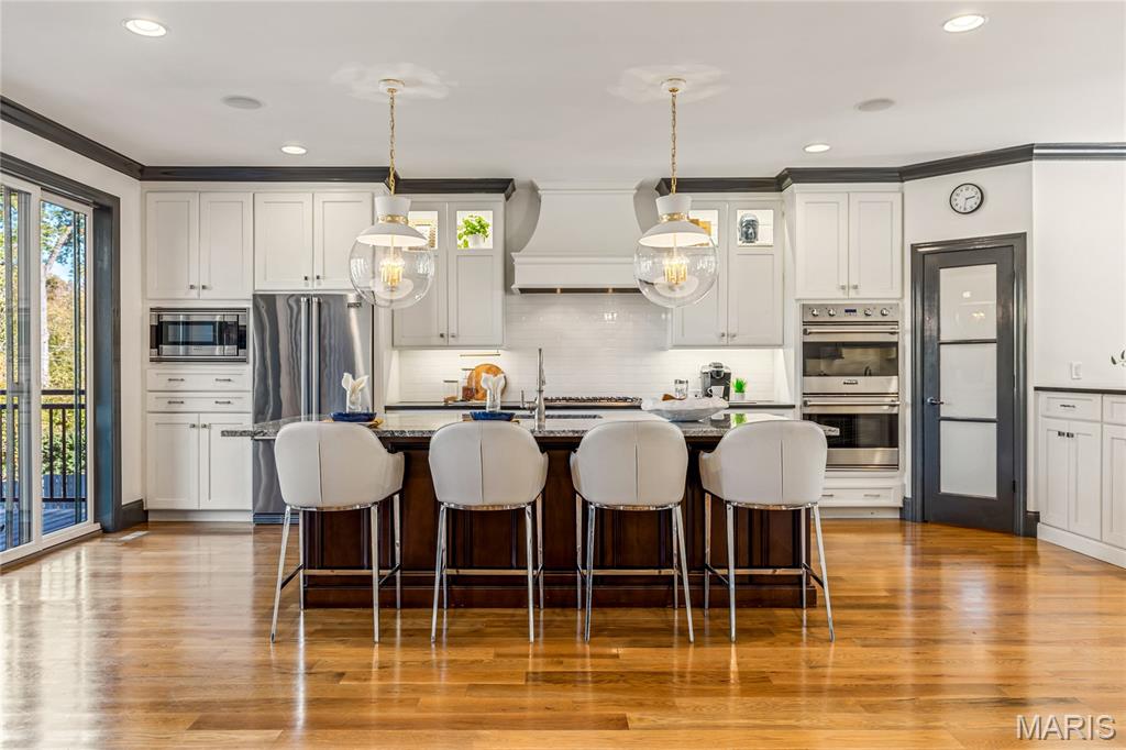 7233 Forsyth Boulevard