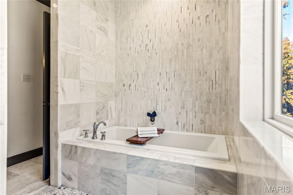 7233 Forsyth Boulevard