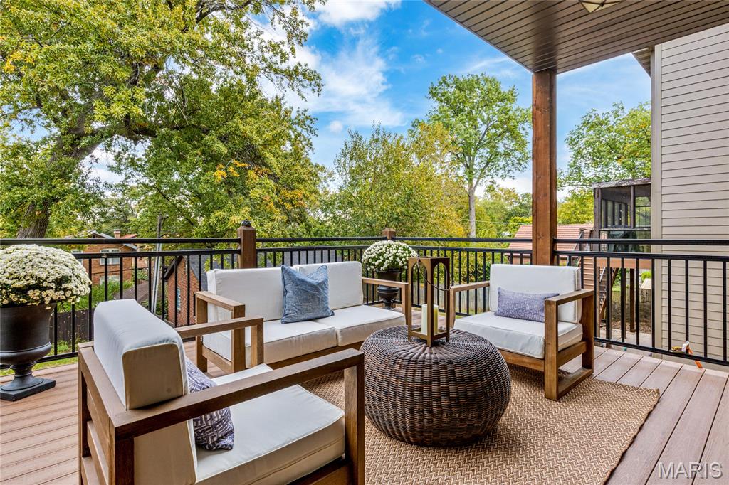 7233 Forsyth Boulevard