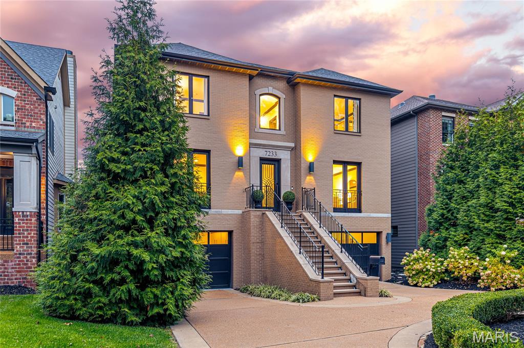 7233 Forsyth Boulevard