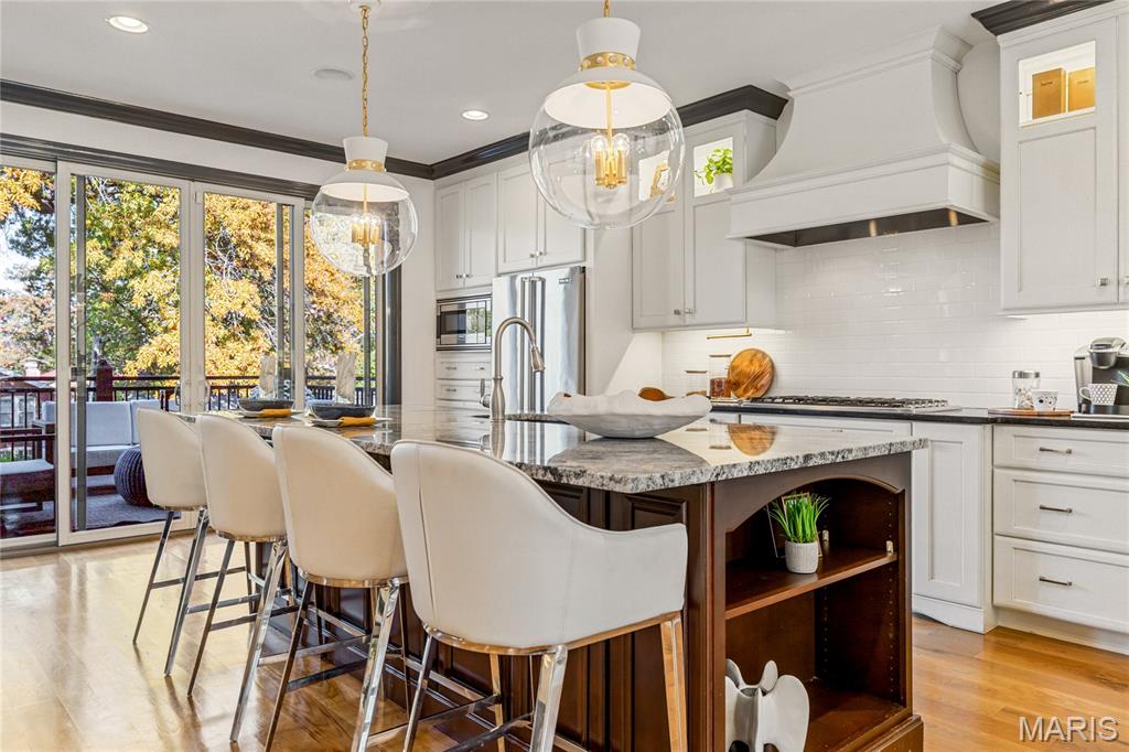 7233 Forsyth Boulevard