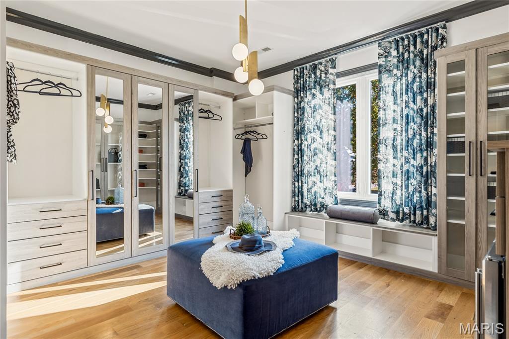 7233 Forsyth Boulevard