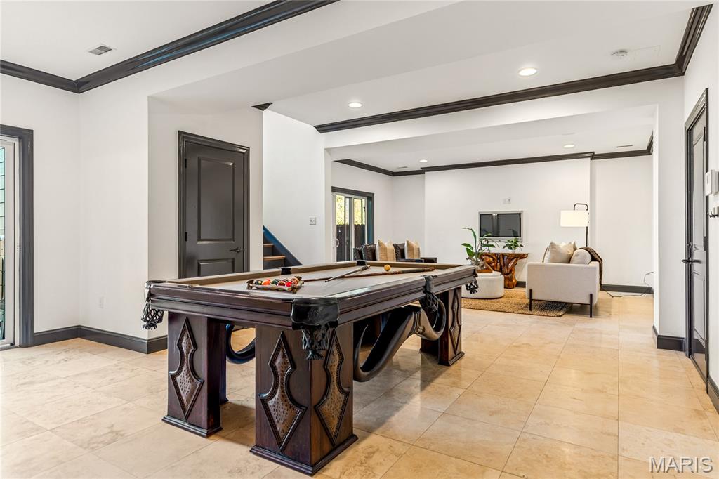 7233 Forsyth Boulevard