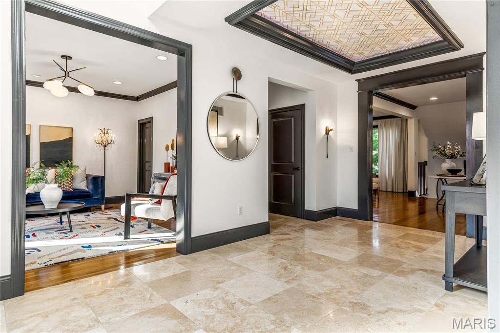 7233 Forsyth Boulevard