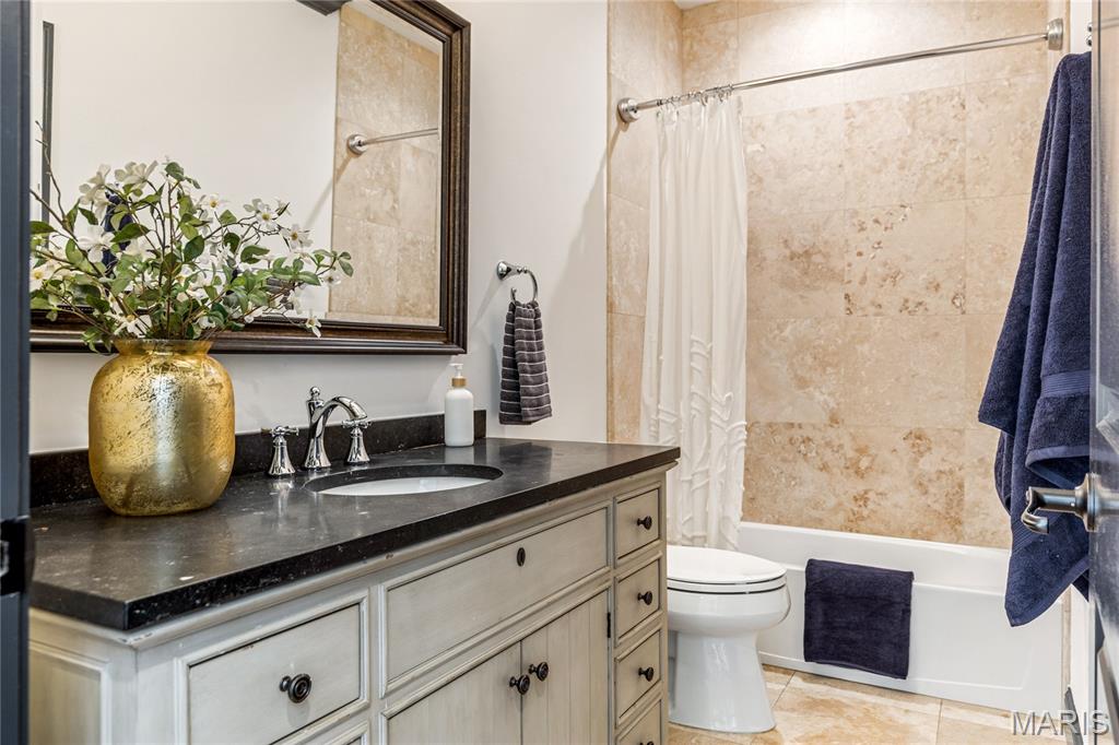 7233 Forsyth Boulevard