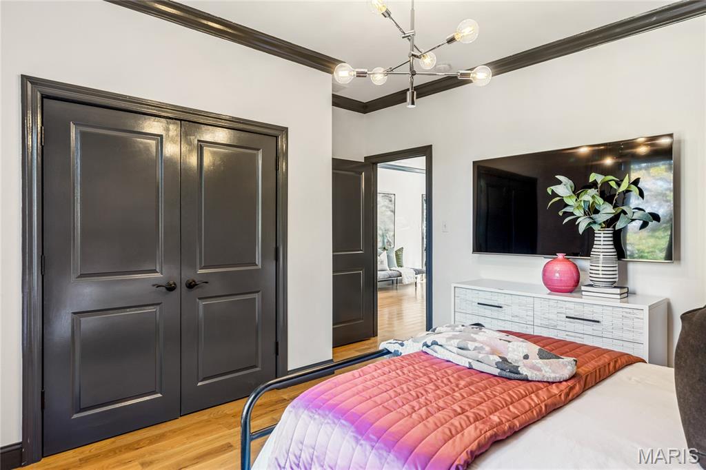 7233 Forsyth Boulevard