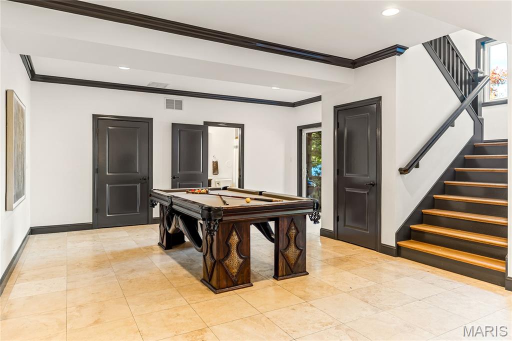 7233 Forsyth Boulevard