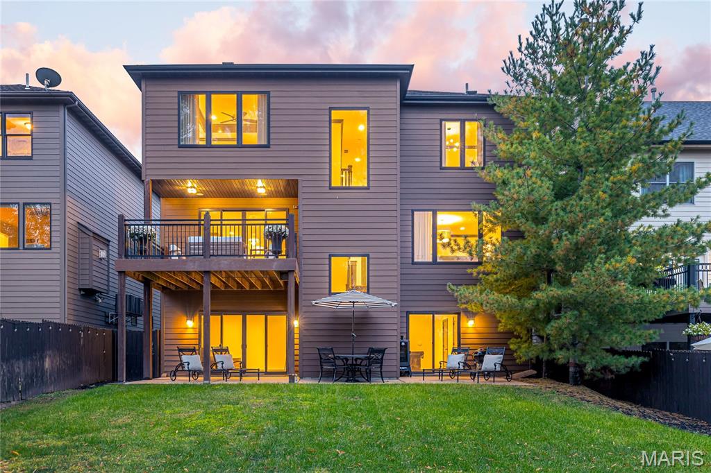 7233 Forsyth Boulevard