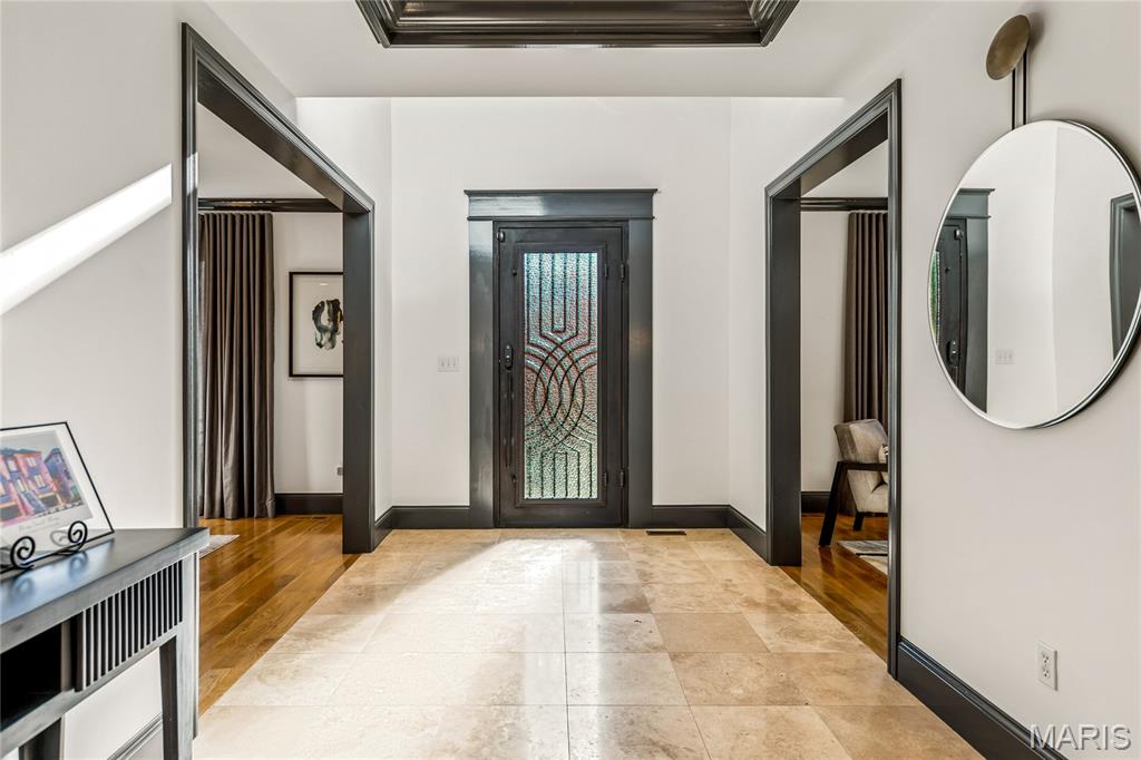 7233 Forsyth Boulevard