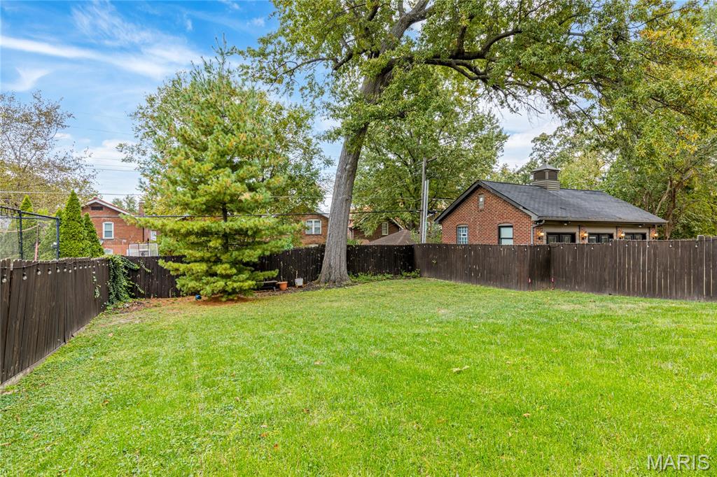 7233 Forsyth Boulevard