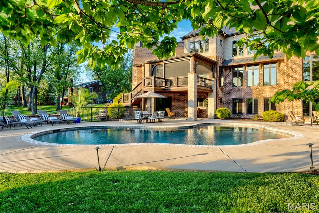 1015 Claymark Drive