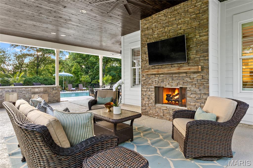 4 Colonial Hills Drive