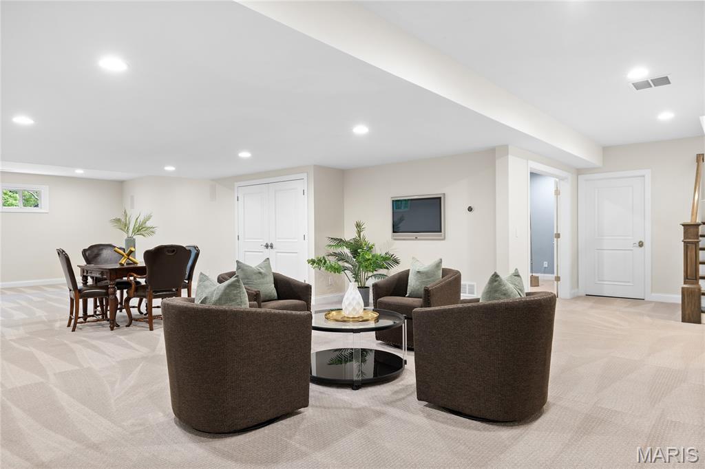 4 Colonial Hills Drive
