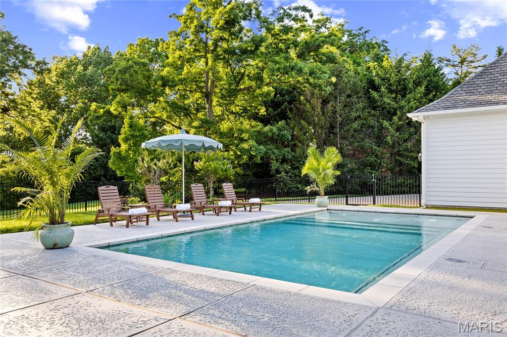 4 Colonial Hills Drive