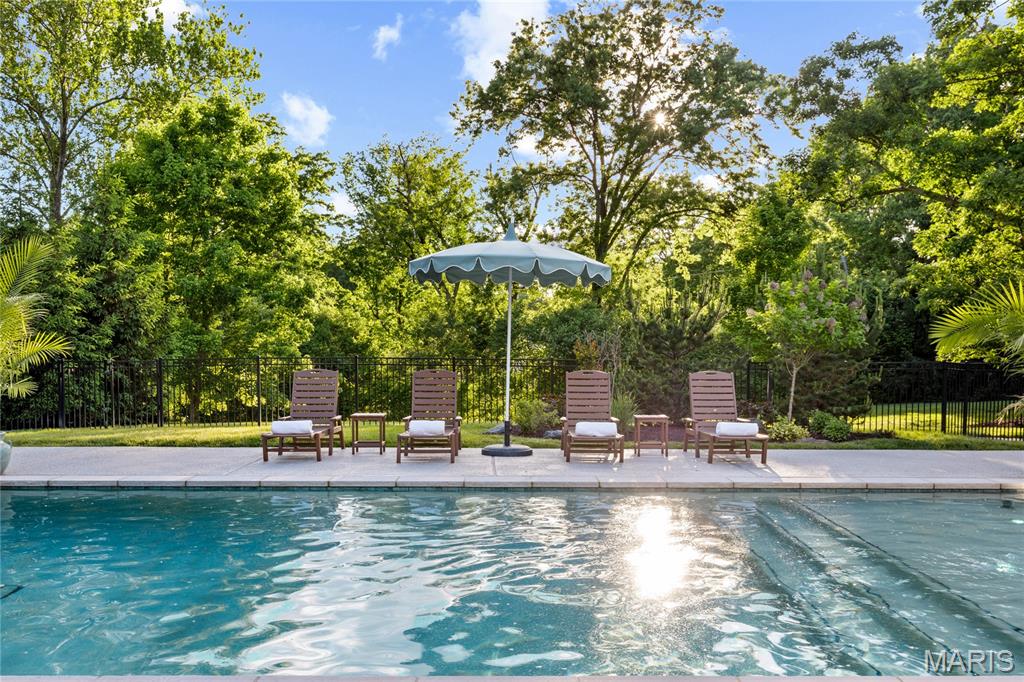 4 Colonial Hills Drive