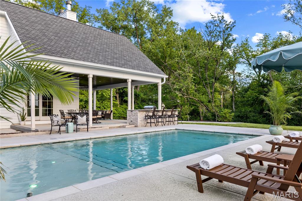 4 Colonial Hills Drive