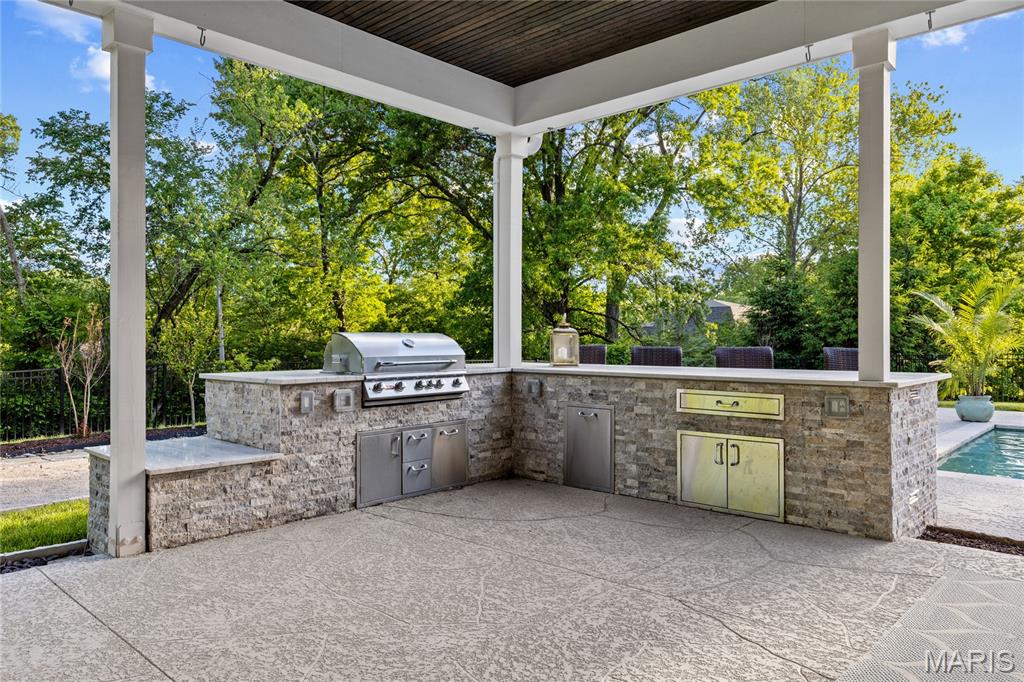 4 Colonial Hills Drive