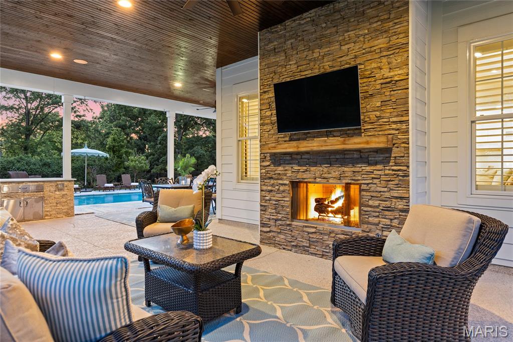 4 Colonial Hills Drive