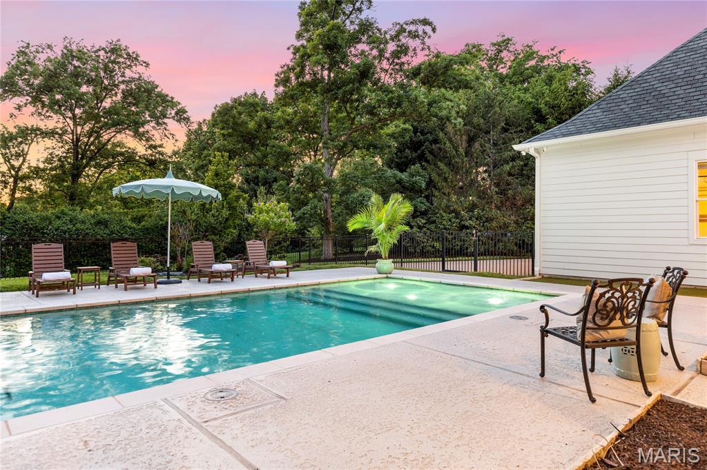 4 Colonial Hills Drive