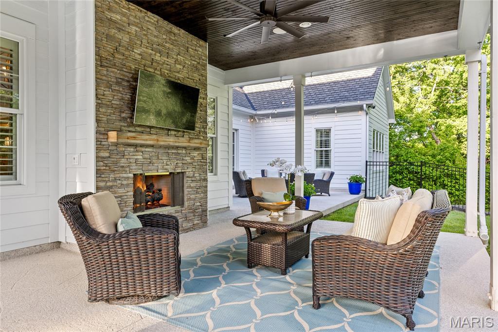 4 Colonial Hills Drive