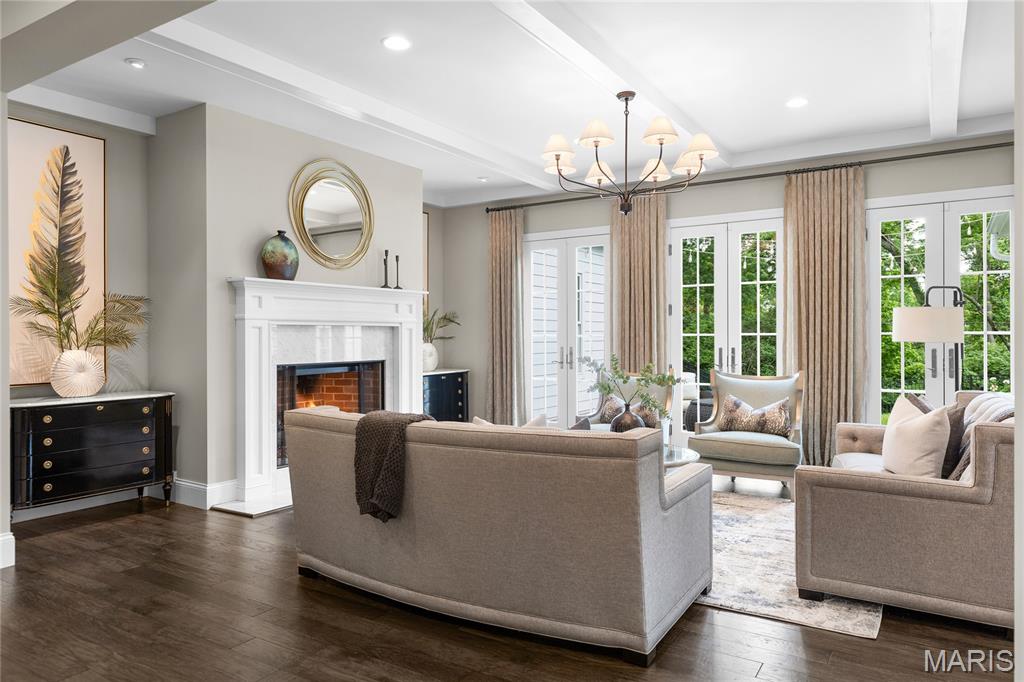 4 Colonial Hills Drive