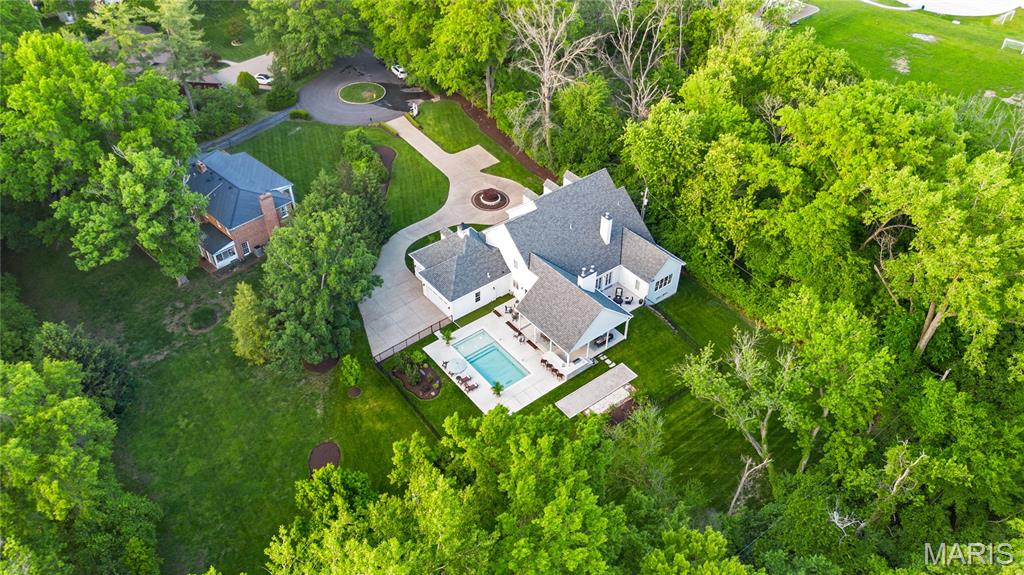 4 Colonial Hills Drive