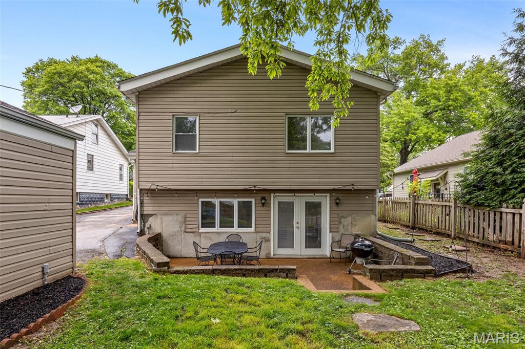 886 Warwick Lane