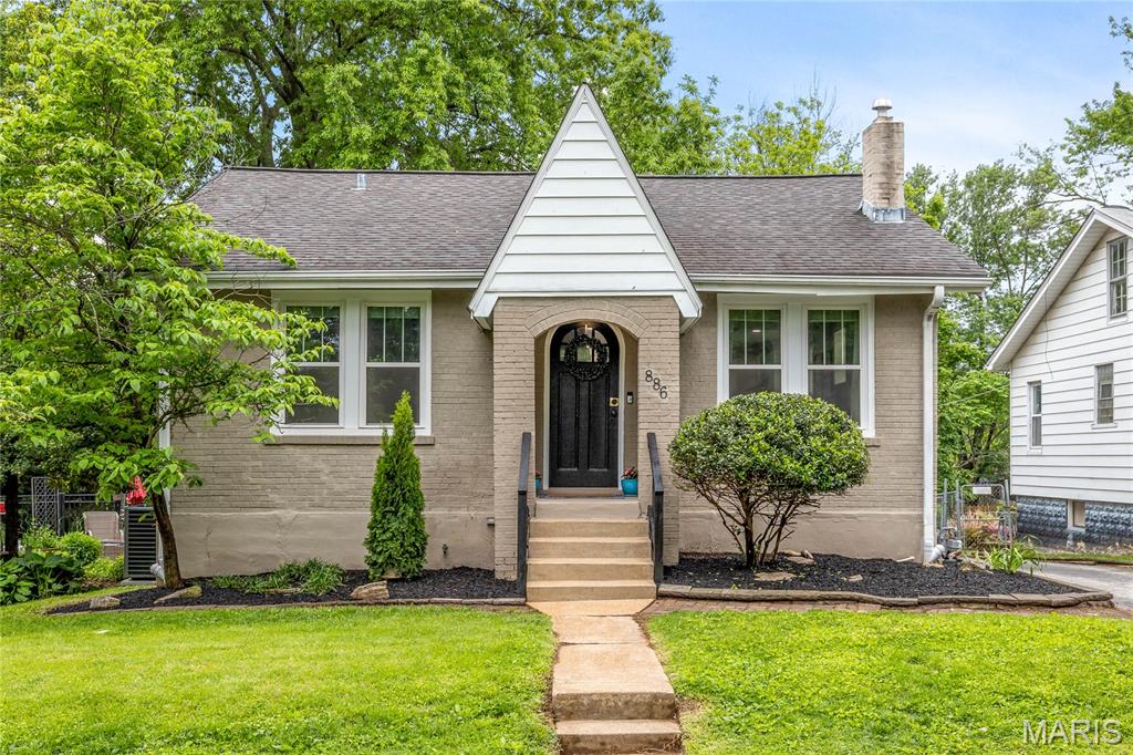 886 Warwick Lane
