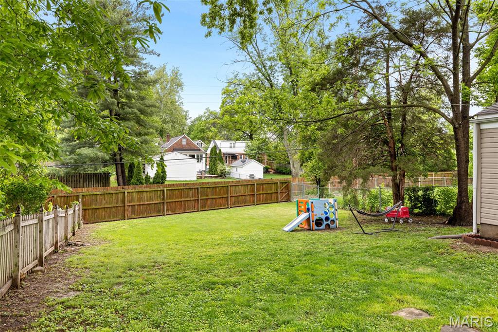 886 Warwick Lane
