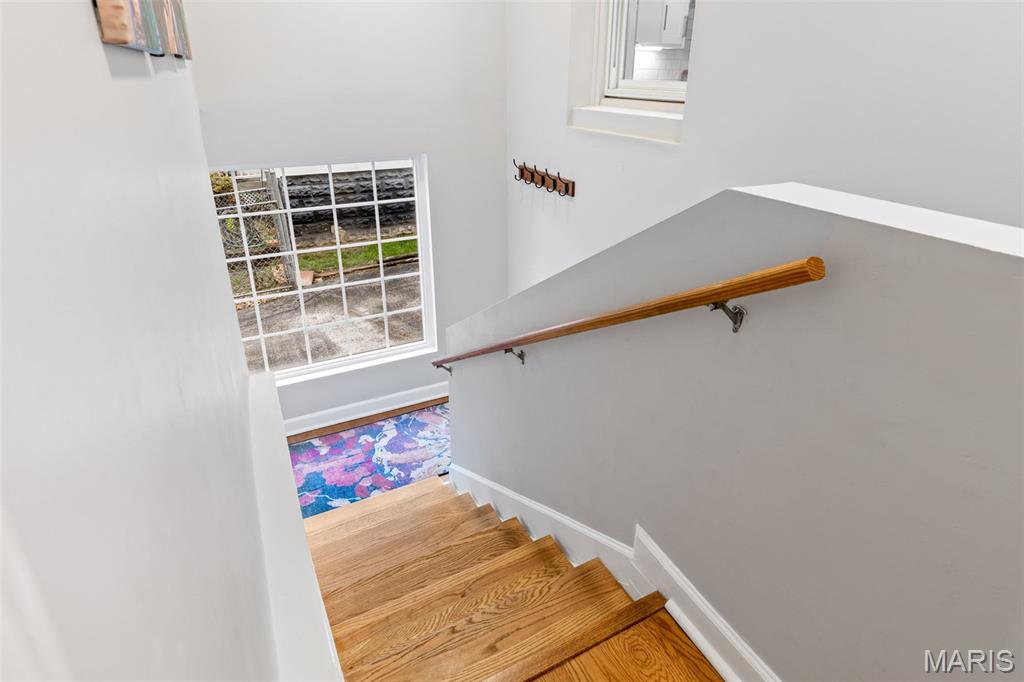 886 Warwick Lane