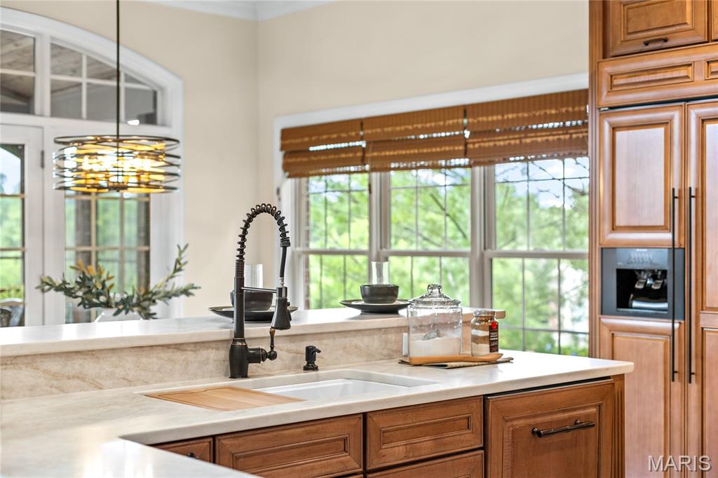 259 Meadowbrook Country Club Estate