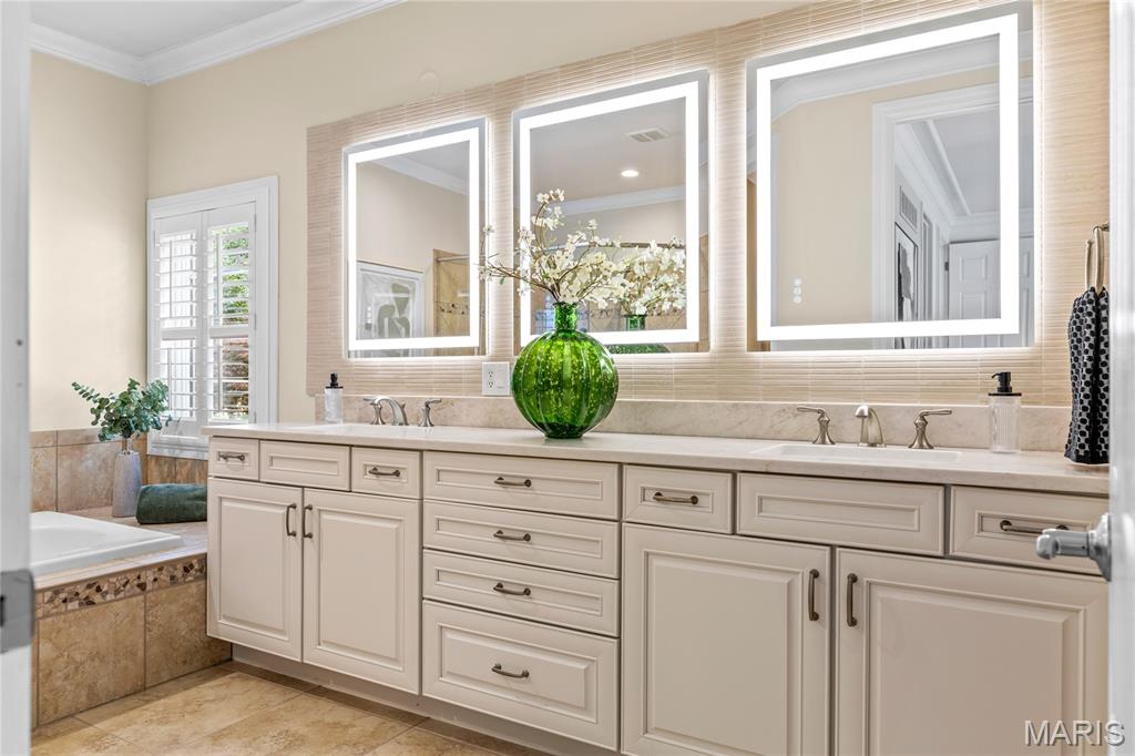 259 Meadowbrook Country Club Estate
