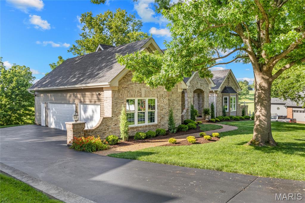 684 Clifden Drive