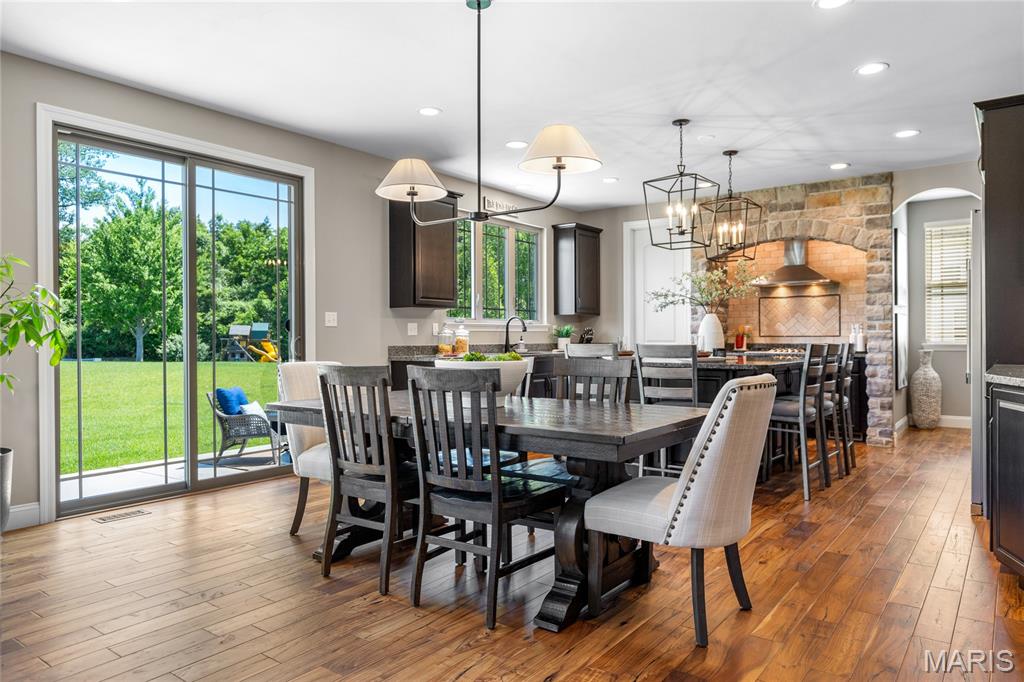 6107 Knights Table Court