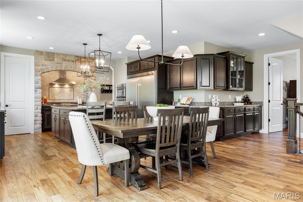 6107 Knights Table Court