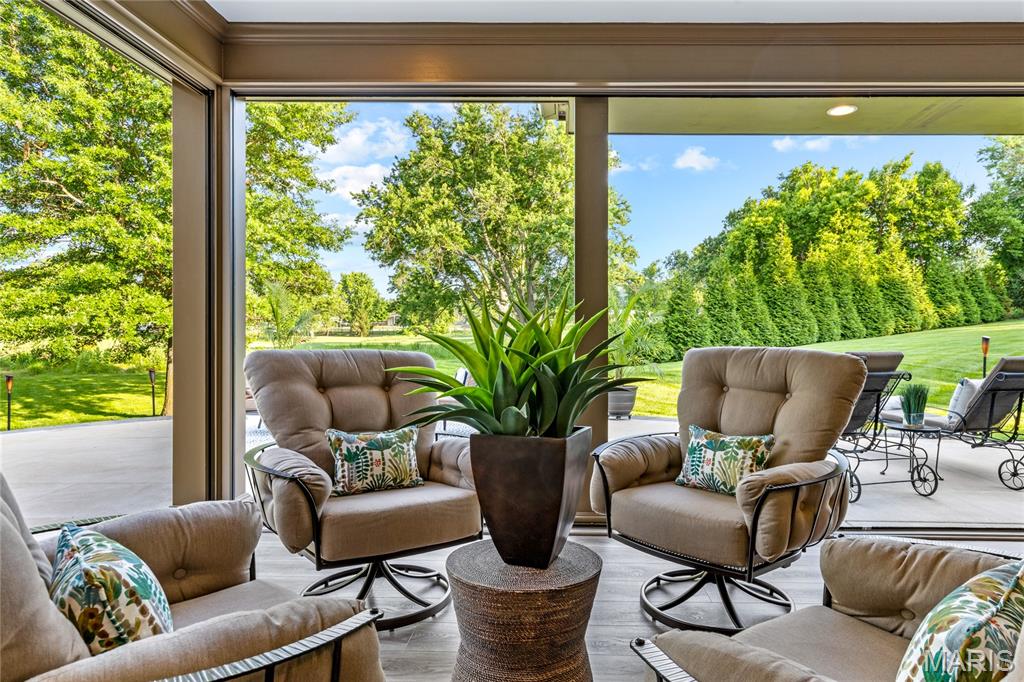 50 Meadowbrook Country Club Estate