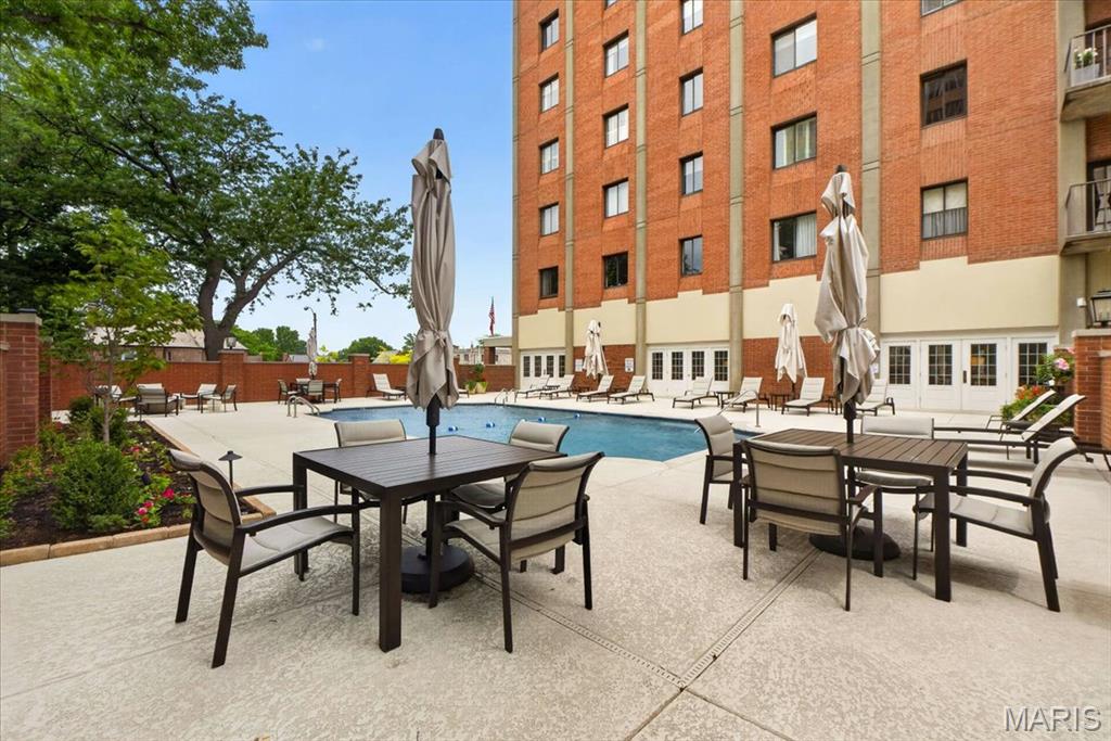 816 S Hanley Road Unit: 15B