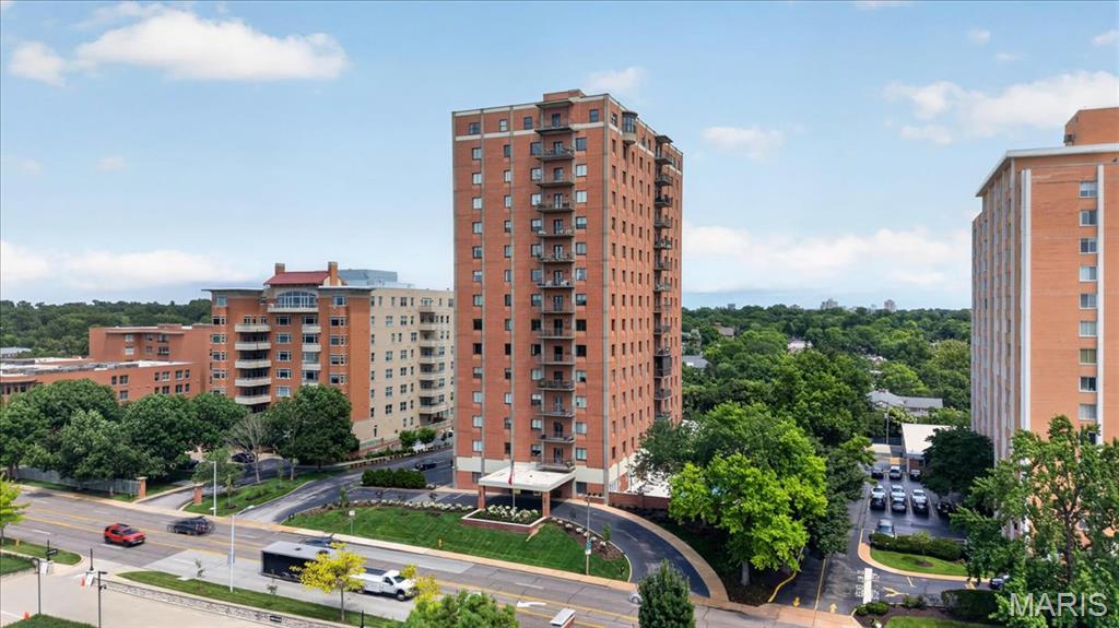 816 S Hanley Road Unit: 15B