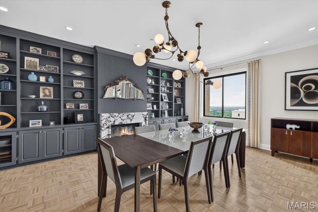 816 S Hanley Road Unit: 15B