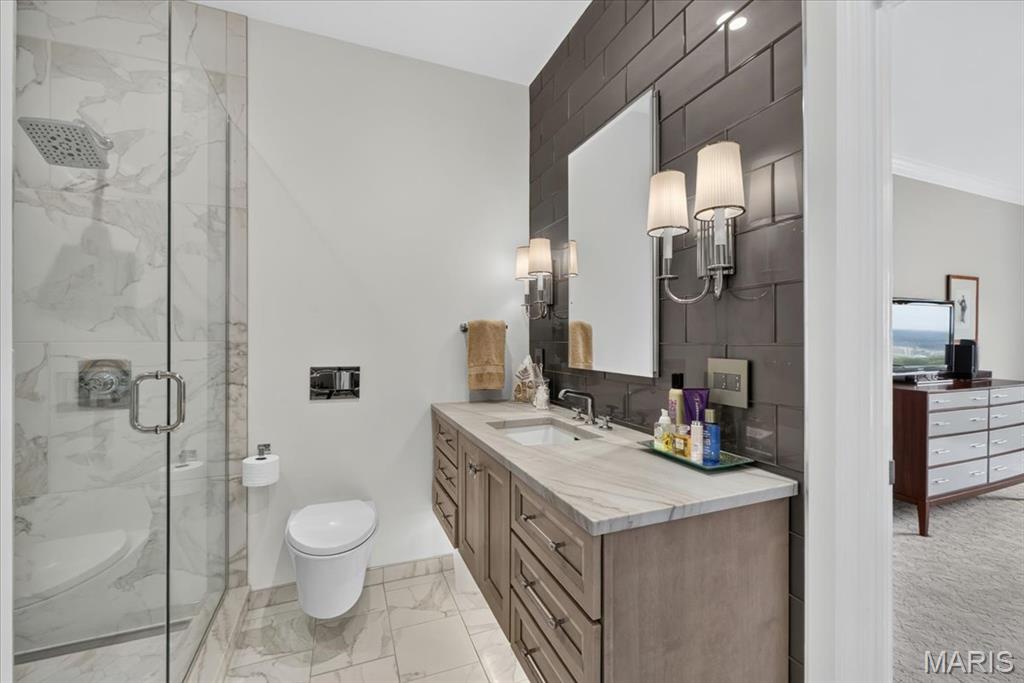 816 S Hanley Road Unit: 15B