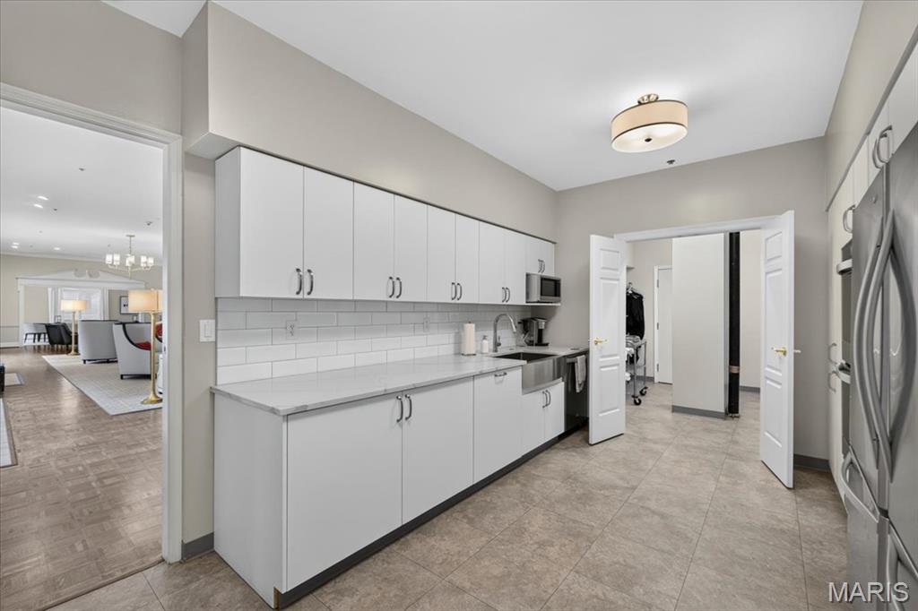 816 S Hanley Road Unit: 15B