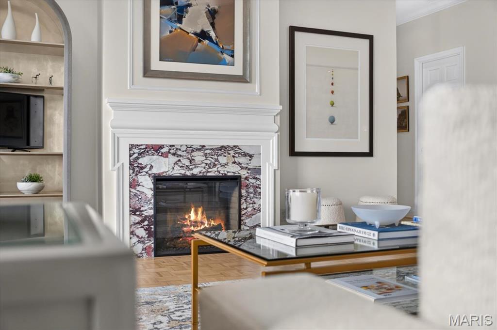 816 S Hanley Road Unit: 15B